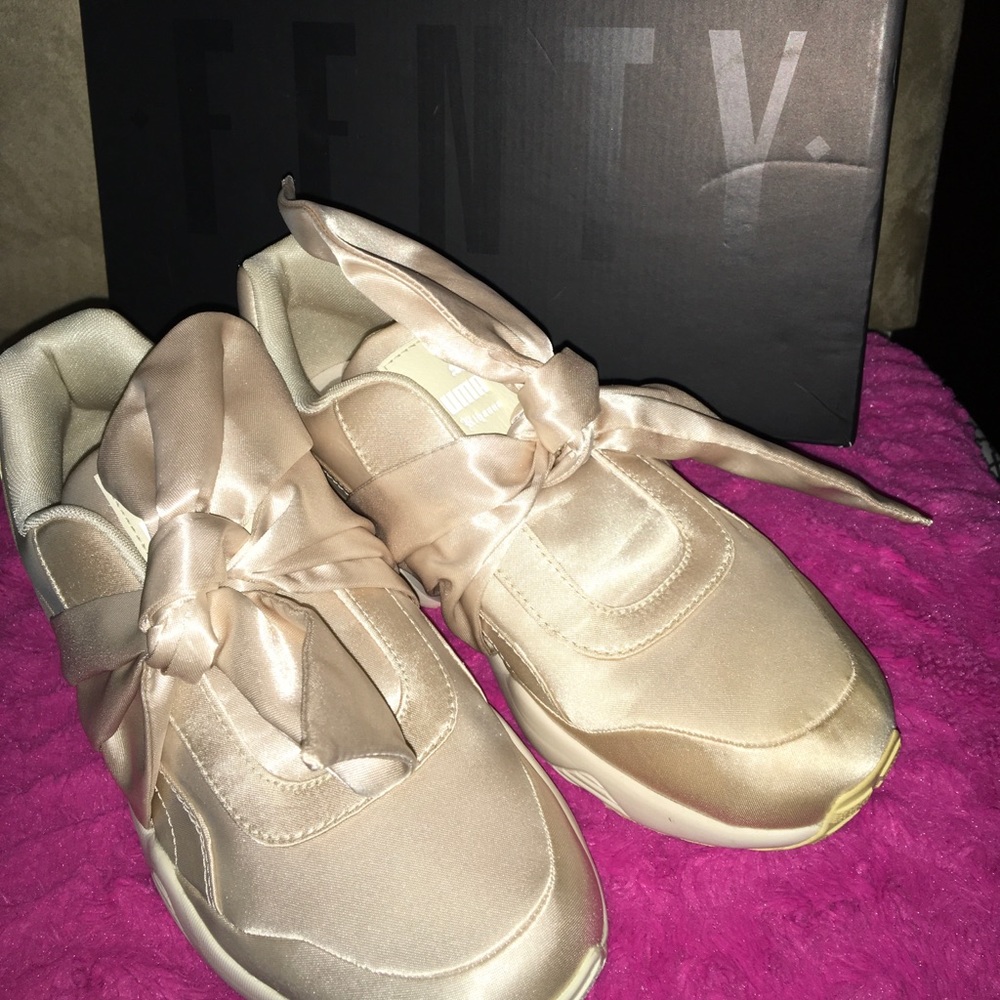 Bow Sneaker Women’s